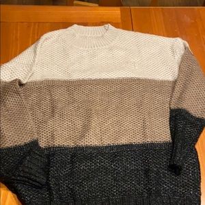 White/brown/black sweater